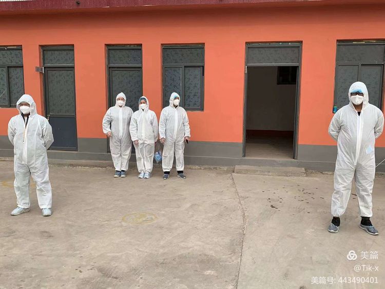 封控隔离组对全校师生进行静止管理1.jpg 封控隔离组对全校师生进行静止管理1.jpg