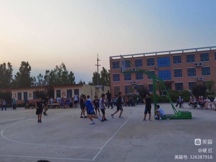 他们顽强奋斗,团结向上,此时此刻5.jpeg