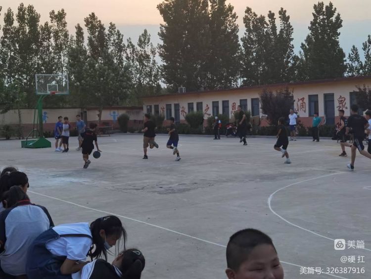 他们顽强奋斗,团结向上,此时此刻4.jpeg