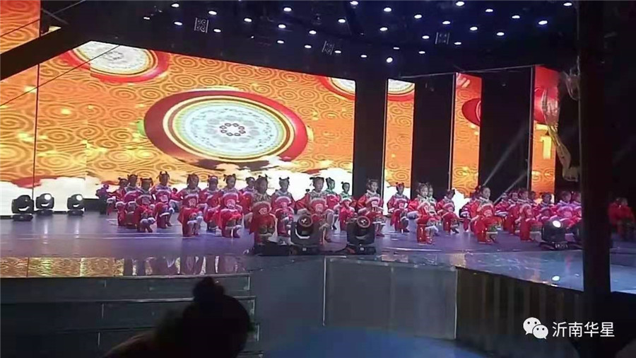 小学生表演